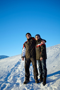 父亲和儿子在冬季假期