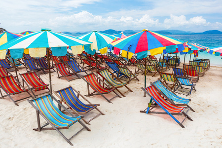 沙滩椅 遮阳伞上海滩凯岛，泰国