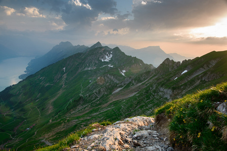 从 brienzer rothorn 山全景