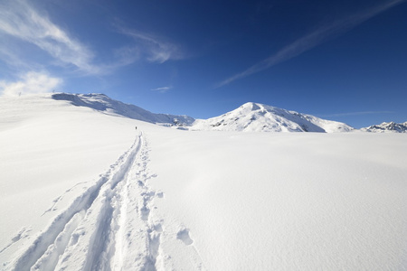 滑雪旅游方式到顶部图片