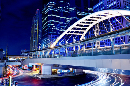 天空桥连接到曼谷捷运站，曼谷