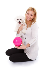 微笑女孩与小狗和球