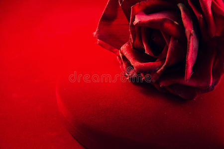 玫瑰红天鹅绒盒