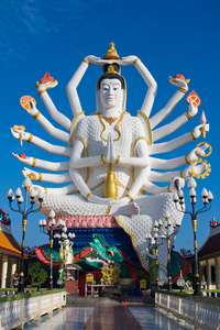 在泰国苏梅岛上的湿婆神雕像图片