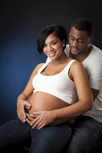 非洲裔美国人和怀孕的女人