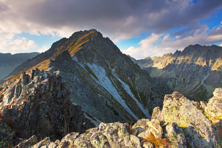 solnedgng bergspanorama p hsten i Slovakien  Tatrabergen