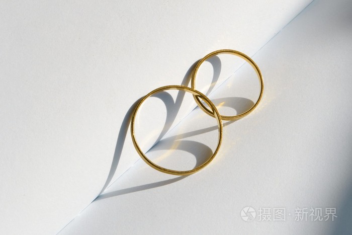 两个结婚戒指