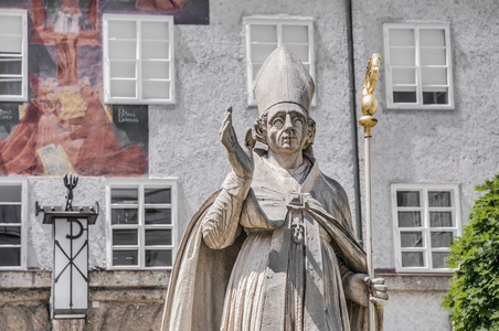 在萨尔茨堡，奥地利圣珀雕像