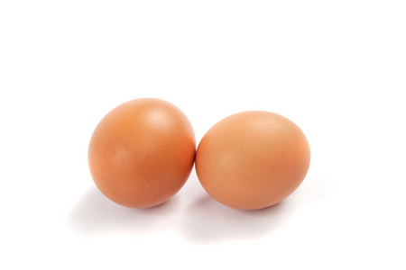 孤立在白色背景上的褐色鸡蛋