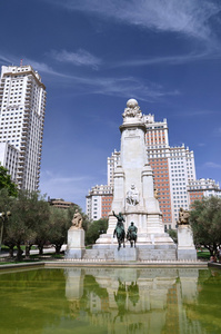 关于在马德里，西班牙西班牙广场纪念碑的米格尔  塞万提斯