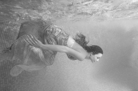 美人鱼水下 美丽的女人水下 aqua 工作室