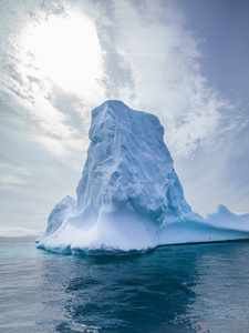 高耸的冰山南极洲