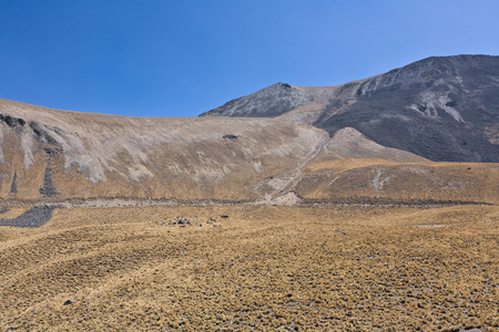 火山内华达州德托卢卡与内部在墨西哥的火山口湖