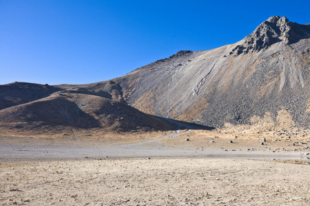 火山内华达州德托卢卡与内部在墨西哥的火山口湖