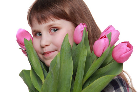 一个小女孩用一束郁金香的肖像