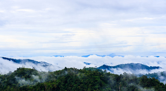 早晨在泰国 krajom 山山顶观