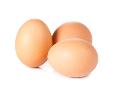 孤立在白色背景上的三个蛋