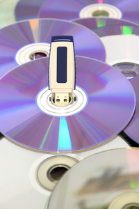 usb 笔式驱动器上的 cd 和 dvd
