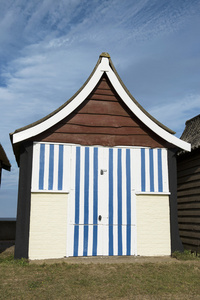 五颜六色的海滩小屋在梅布尔索普