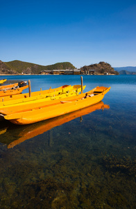 在泸沽湖的木质船