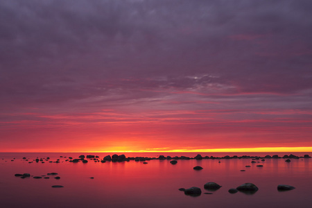 美丽的夕阳在海上