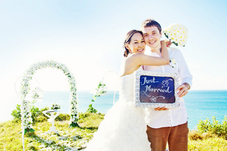 巴厘岛在海滩上的浪漫婚礼