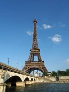 艾菲尔铁塔和巴黎耶拿战役桥