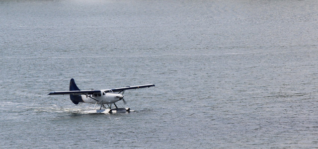 浮点型飞机上水