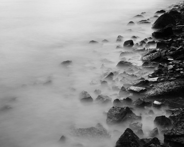 长时间曝光的海海岸石头