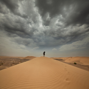 在沙漠徒步旅行