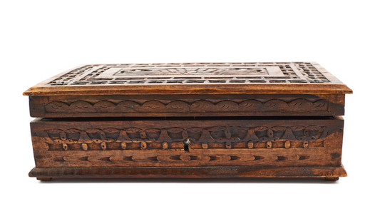 孤立的木制雕花的棺材