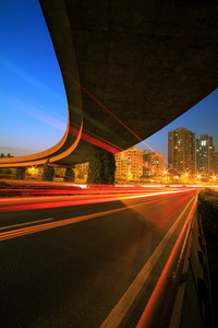 公路高架桥车辆夜景