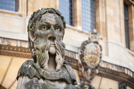 谢尔登的雕像。牛津大学英国