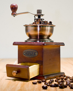 老式木制咖啡磨磨床