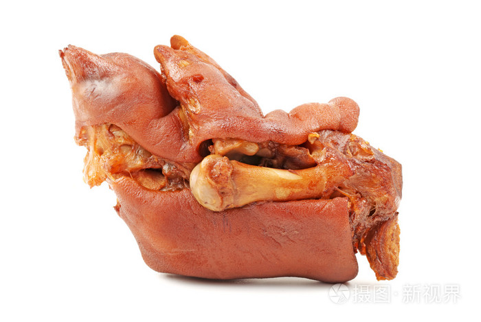 煮熟的猪肉腿孤立在白色背景上