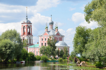 在俄罗斯的佩 zalessky，金戒指 sebaste 四十烈士的教会