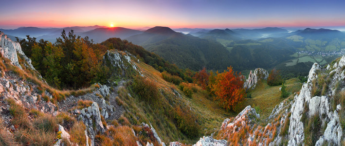 美丽的日出山河谷斯洛伐克