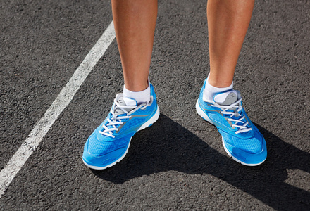 跑步鞋运行概念的特写