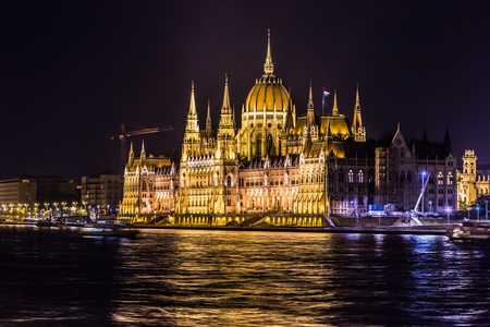 在黄昏在匈牙利布达佩斯议会大厦