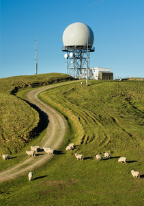 小山的顶部雷达站图片