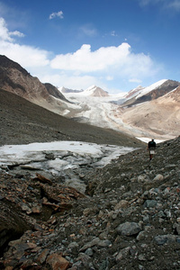 吉尔吉斯斯坦是 ak shyrak 地区，天山山脉，