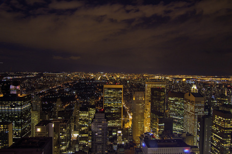 在纽约的摩天大楼曼哈顿傍晚的天空