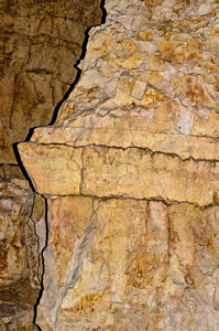 钟乳石和石笋中新阿索斯洞穴