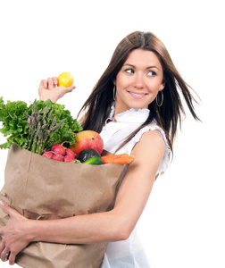 购物袋与蔬菜和水果的女人
