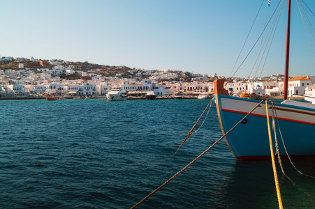 传统的捕鱼船上希腊米克诺斯岛