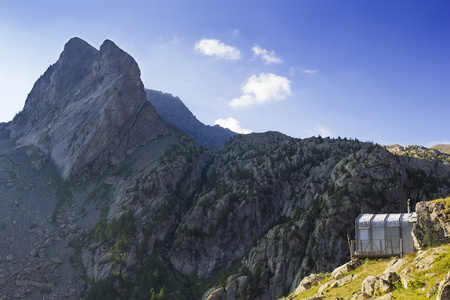 小屋和山