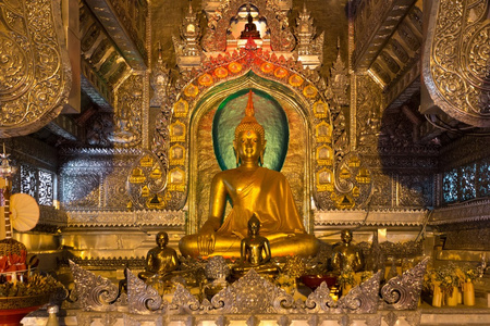 镀金的佛教寺庙