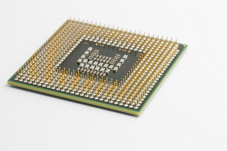 在白色背景上的 cpu 处理器芯片