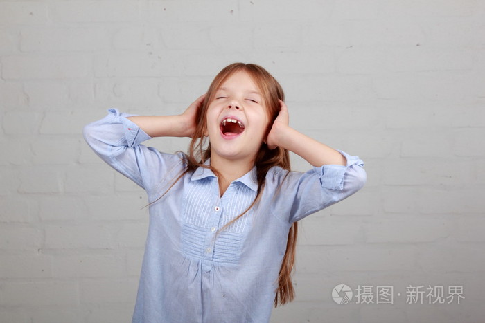 愤怒的小女孩咆哮声