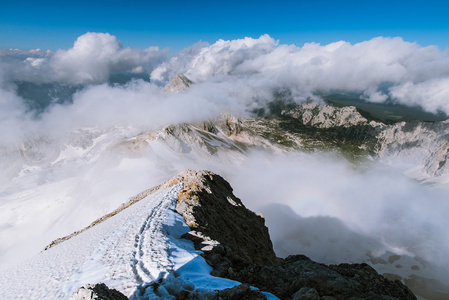 朱利安阿尔卑斯山从云